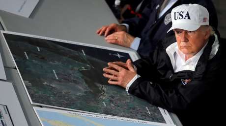 Abrazos vs. dinero: la diferencia clave entre Trump y Obama ante desastres naturales (Fotos)