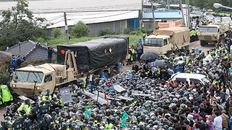 VIDEO: Cientos de personas se enfrentan a la Policía en Corea del Sur por el THAAD