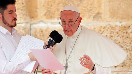 El papa Francisco aboga en Colombia por acabar con "la cultura de la muerte" y dialogar por la paz