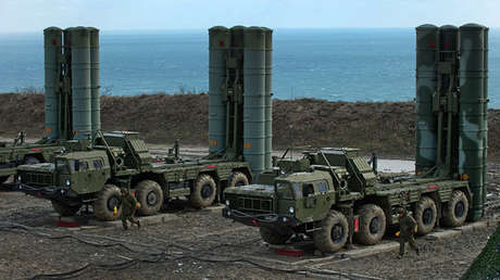 Turquía firma con Rusia el contrato de compra de los sistemas antiaéreos S-400