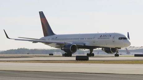 Un avión con estrellas de la NBA choca de frente con un ovni (FOTOS)