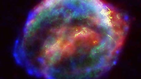 Detectan un exceso de energía cósmica que puede demostrar la existencia de materia oscura 