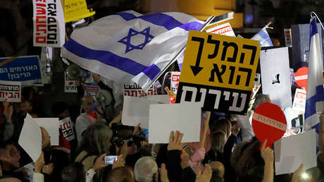 "¡Bibi a la prisión!': israelíes exigen la renuncia de Netanyahu por corrupción (FOTOS)