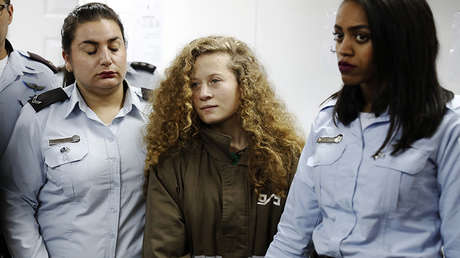 VIDEO: Israel prolonga la detención de la adolescente palestina que golpeó a dos soldados