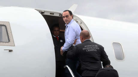 Un exgobernador mexicano acusado de malversar fondos presume de lujos durante su extradición