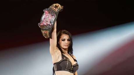 VIDEO: La inesperada patada por la espalda que acabó con la carrera de la luchadora Paige de la WWE