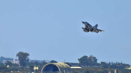 Emiratos Árabes Unidos denuncia que cazas de Catar le han interceptado un avión de pasajeros 