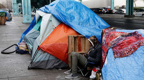 EE.UU.: 12 personas enfrentan cargos criminales por alimentar a indigentes en un parque