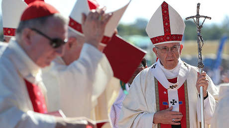 "Todo es calumnia. ¿Está claro?": Papa defiende a obispo chileno acusado de encubrir abusos (VIDEO)