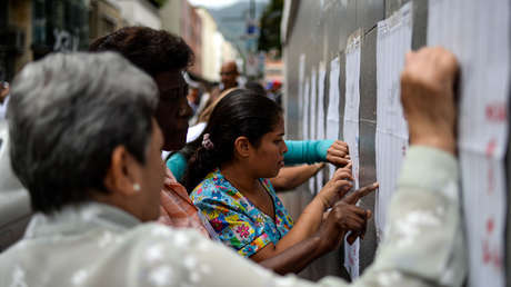 Dos exchavistas y un 'outsider': los opositores que (de momento) disputarán la presidencia a Maduro