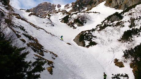 VIDEO: Se salva milagrosamente de una avalancha gracias a su airbag