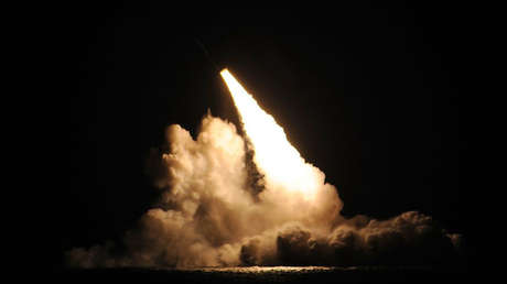 Milicias hutíes lanzan un misil balístico contra una central eléctrica saudí