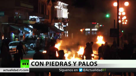 Grecia: Evacúan a refugiados tras choques con activistas de extrema derecha