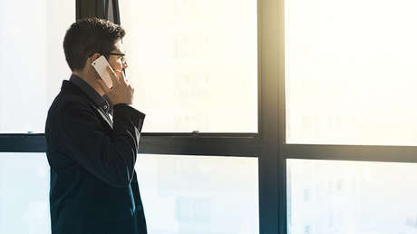 Revelan cómo los celulares 'escuchan' nuestras conversaciones privadas