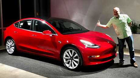 Los obreros de Tesla explican por qué la compañía está rezagada en su proceso de producción