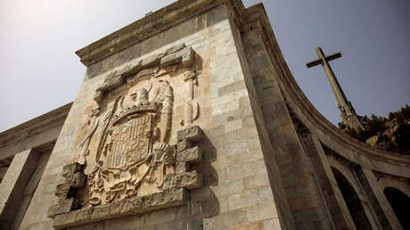 "El Valle no se toca": aparecen carteles en Madrid contra la exhumación de Franco