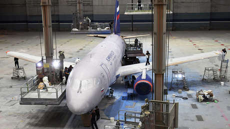 Cómo los aviones comerciales más modernos de Rusia se llenan de colores