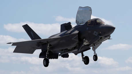 Un F-35B de EE.UU. guía por primera vez los misiles del sistema HIMARS hasta su blanco