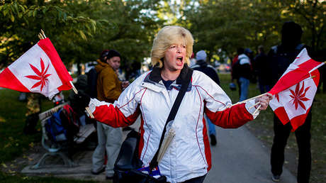 "Es un desastre": El cannabis vuela de las tiendas en Canadá tras su legalización