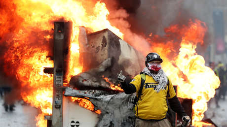 Combustible, medioambiente, manifestantes y policías, el uno contra el otro en las calles de Francia