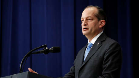 Acusan al secretario de Trabajo de Trump de llegar a un acuerdo secreto con un abusador de menores 