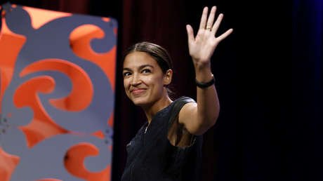 Filtran un 'escandaloso' baile de la congresista más joven de EE.UU. pero la Red lo ama al instante