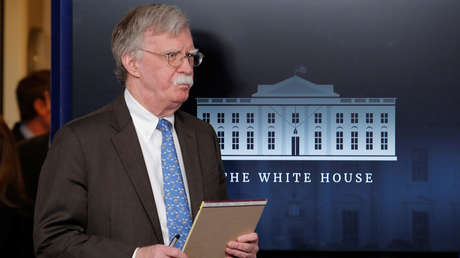 Bolton señala  que "habrá serias consecuencias" para aquellos que intenten "dañar" a Guaidó