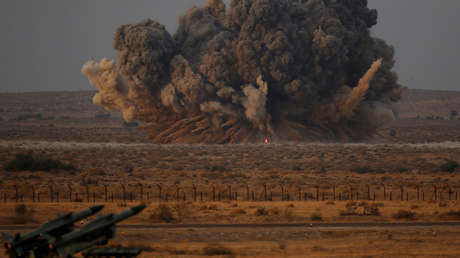 "Si atacamos con una bomba, responderán con veinte": Exlíderes de la India y Pakistán descartan una posible guerra nuclear entre sus países