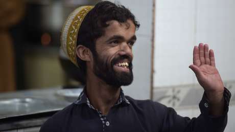 VIDEO: Encuentran al 'gemelo' de Tyrion Lannister de Juego de Tronos trabajando de camarero en Pakistán