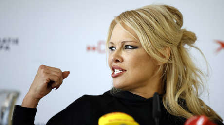 Pamela Anderson sobre el arresto de Assange: "Reino Unido, eres la perra de EE.UU."
