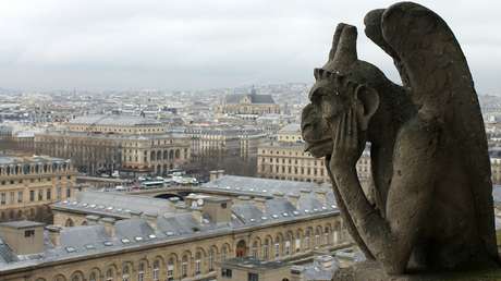 Artista ecuatoriana rinde homenaje a Notre Dame y su creación se hace viral en las redes sociales