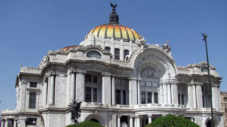 El homenaje a un líder religioso en el mayor recinto cultural de México siembra la indignación en redes