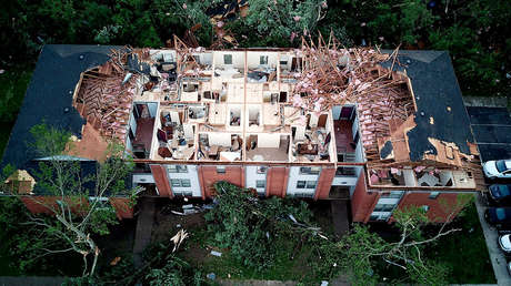 El rastro de destrucción de un potente tornado en Ohio