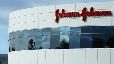 Acusan a Johnson & Johnson de marketing engañoso y promover la crisis de opioides en EE.UU.