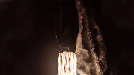 "Arruinaría el cielo para todos": Astrónomos se oponen a la constelación de 60 satélites de Elon Musk