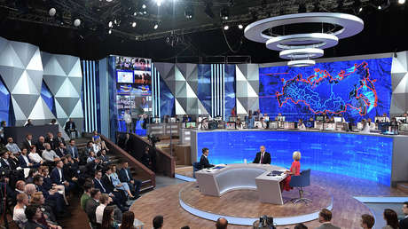 VIDEO: Vladímir Putin responde a las preguntas de los ciudadanos rusos en 'Línea directa'