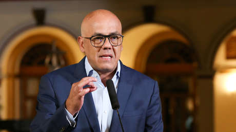 Venezuela presenta pruebas de que la oposición robó armas estatales que empleó en su intento golpista