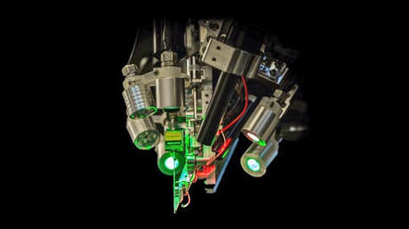 FOTOS: Elon Musk presenta la tecnología que permitirá la simbiosis definitiva entre el cerebro humano y la IA implantando electrodos en el cerebro