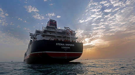 Medios iraníes publican el primer video de la tripulación del petrolero británico capturado por Teherán