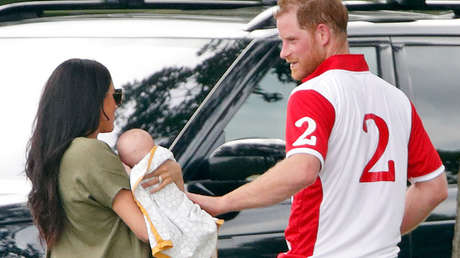 Una manta del bebé de Meghan Markle es fabricada por trabajadores indios que ganan 85 dólares al mes