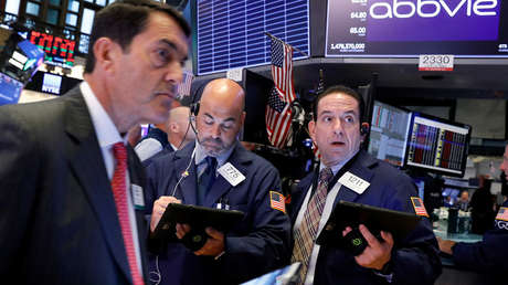 El Dow Jones se hunde casi 900 puntos por temor a una escalada en la guerra comercial entre EE.UU. y China