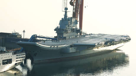 El primer portaviones fabricado por China llevará 50 % más cazas J-15 que su predecesor