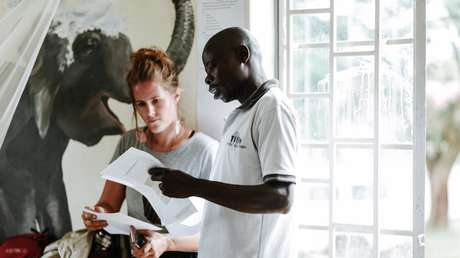 Viajó a Uganda para luchar contra la desnutrición y ahora le imputan la muerte de más de 100 niños