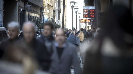 Telegramas de despido y precariedad: los estragos de la crisis económica en el mercado laboral argentino