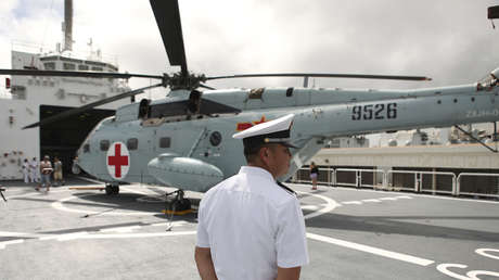 Trascienden fotos del buque de asalto anfibio más grande de China