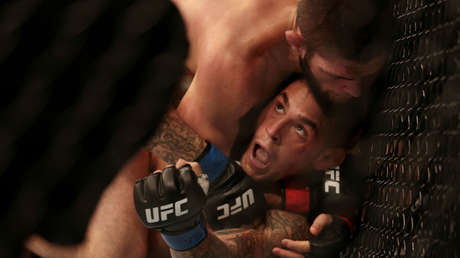 El ruso Khabib Nurmagomédov derrota a Dustin Poirier tras su regreso a la UFC