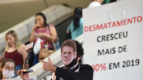 FOTO, VIDEO: Otorgan el antipremio 'exterminador del futuro ' al ministro de Medio Ambiente de Brasil