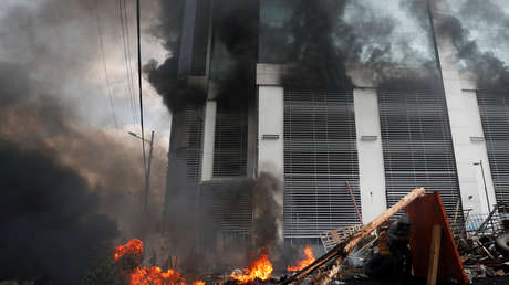 VIDEO: Contraloría General de Ecuador en llamas tras el ingreso de varios individuos a sus instalaciones