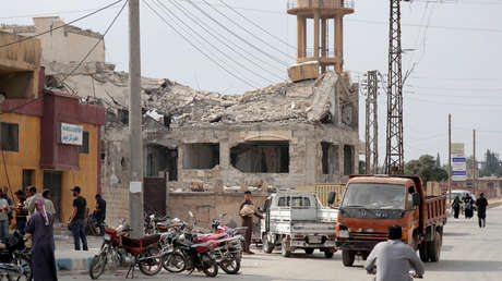 Coalición de EE.UU. destruye sus municiones bombardeando su propia base en Siria tras su retirada