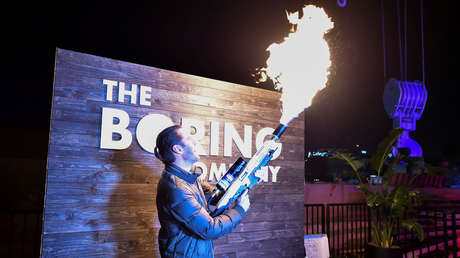 Hermano de Pablo Escobar planea demandar a Elon Musk por 100 millones de dólares por "plagiarles" su lanzallamas